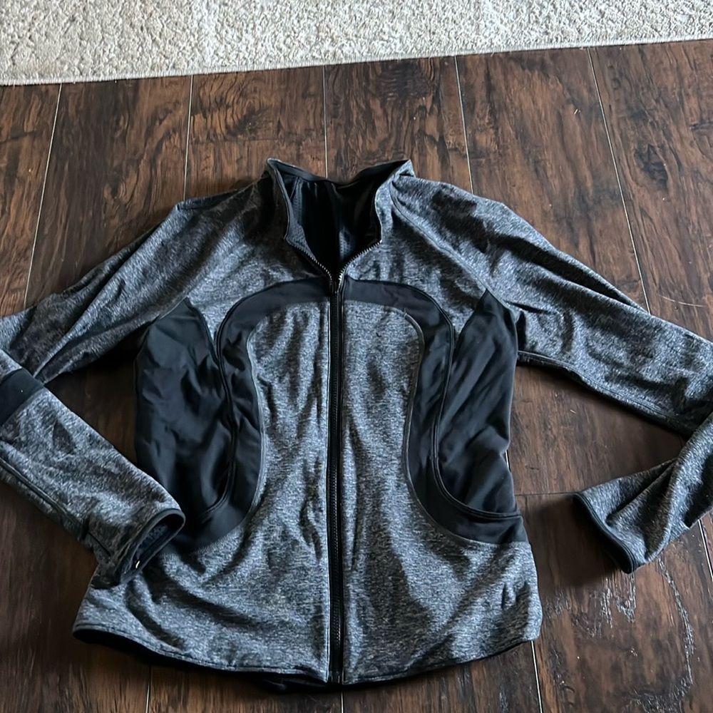 LULULEMON Heather Grey Reversible Jacket Size 12 black on one side grey black